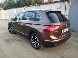 2018 Volkswagen Tiguan II, коричневый, 2590000 рублей, вид 3