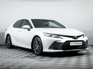 2021 Toyota Camry VIII (XV70) Рестайлинг, белый, 3450000 рублей, вид 3