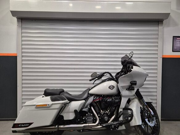 2020 Harley-Davidson CVO Road Glide, серебристый, 2700000 рублей - вид 1