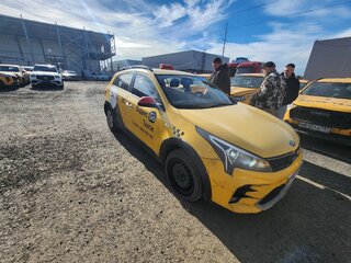 2021 Kia Rio X IV Рестайлинг, жёлтый, 750000 рублей, вид 3