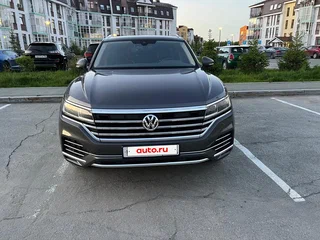 2020 Volkswagen Touareg III, серый, 4500000 рублей, вид 4