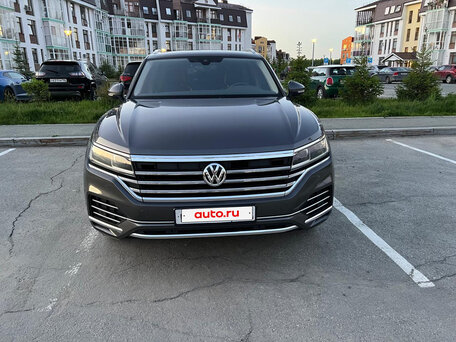 2020 Volkswagen Touareg III, серый, 4500000 рублей, вид 4