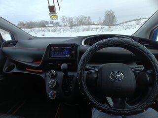 2018 Toyota Sienta II Рестайлинг, синий, 1550000 рублей, вид 4