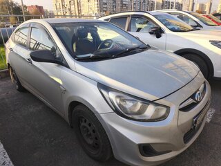 2013 Hyundai Solaris I, серебристый, 549000 рублей, вид 4