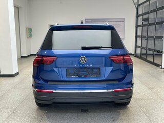 2021 Volkswagen Tiguan II Рестайлинг, синий, 2695000 рублей, вид 3