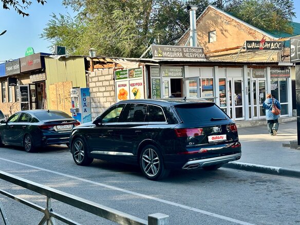 2018 Audi Q7 II (4M), чёрный, 3320000 рублей - вид 1