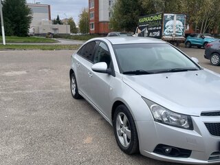 2012 Chevrolet Cruze I, серебристый, 600000 рублей, вид 2