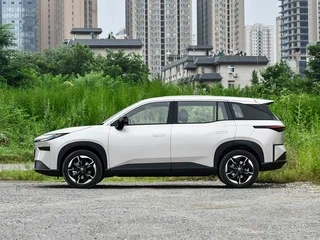 2026 Toyota bZ3X 50 kWh, серебристый, 2340000 рублей, вид 3