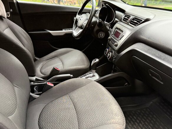2013 Kia Rio 4-speed III, чёрный, 620000 рублей - вид 9