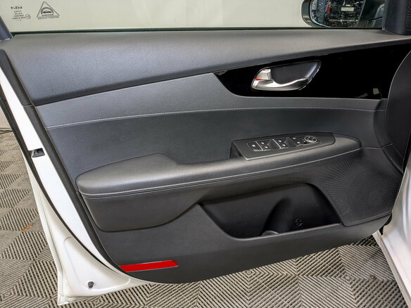 2021 Kia Cerato IV Рестайлинг, белый, 1950000 рублей - вид 18