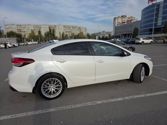 2017 Kia Cerato III Рестайлинг (Classic), белый, 1590000 рублей - вид 10