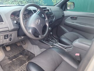 2012 Toyota Hilux VII Рестайлинг, серебристый, 1750000 рублей, вид 2
