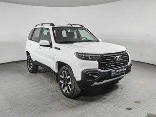 2026 Lada (ВАЗ) Niva Travel I Рестайлинг, белый, 1585000 рублей, вид 3