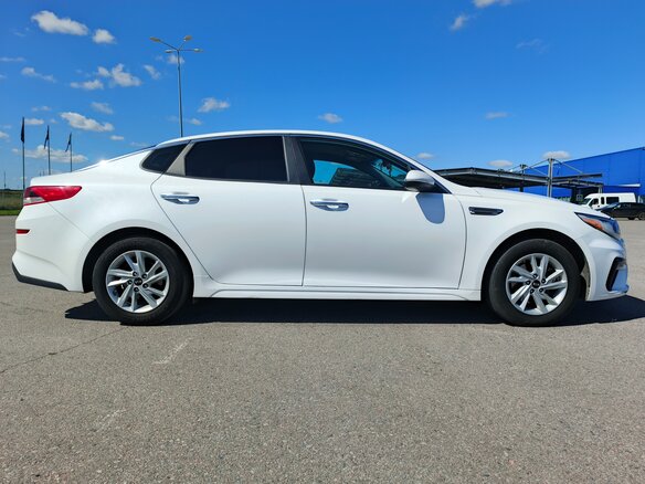 2019 Kia Optima IV Рестайлинг, белый, 1800000 рублей - вид 1
