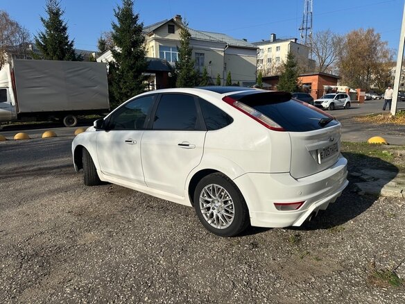 2011 Ford Focus II Рестайлинг, белый, 700000 рублей - вид 3