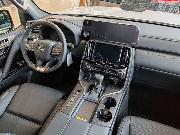 2026 Lexus LX 500d IV, белый, 19200000 рублей - вид 6