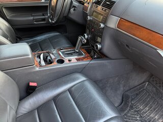 2009 Volkswagen Touareg I Рестайлинг, чёрный, 850000 рублей, вид 2