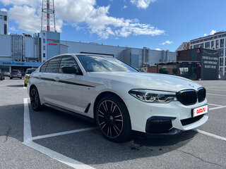 2019 BMW 5 серии 520i VII (G30/G31/G38), белый, 3350000 рублей, вид 3