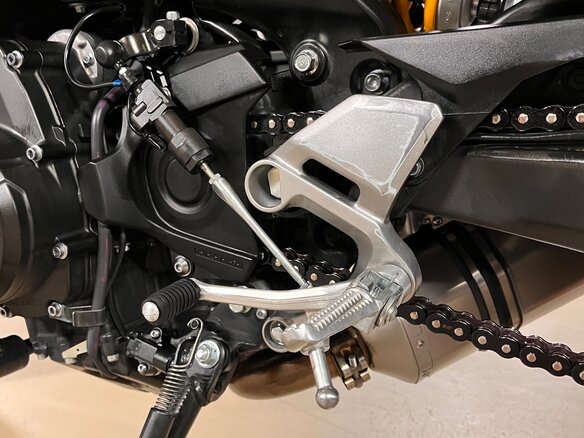 2020 Yamaha MT-09 (FZ-09), серебристый, 900000 рублей - вид 14