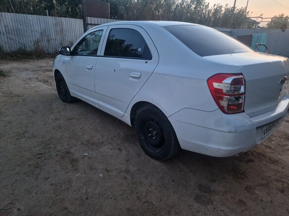 2020 Chevrolet Cobalt II Рестайлинг, белый, 800000 рублей - вид 2