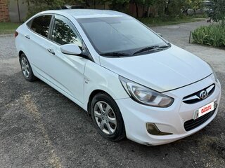 2013 Hyundai Solaris I, белый, 650000 рублей, вид 3