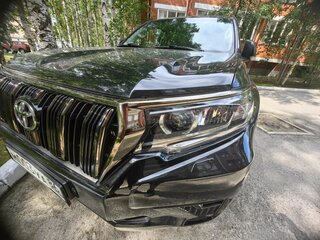 2020 Toyota Land Cruiser Prado 150 Series Рестайлинг 3, чёрный, 8005000 рублей, вид 3