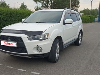2012 Mitsubishi Outlander II Рестайлинг, белый, 1550000 рублей, вид 4