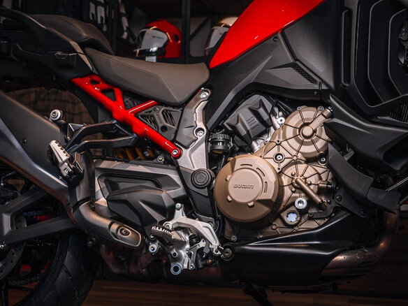 2026 Ducati Multistrada V4, красный, 3090000 рублей - вид 12