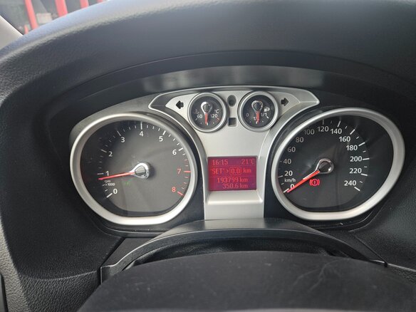 2010 Ford Focus II Рестайлинг, серебристый, 470000 рублей - вид 5
