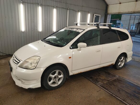 2000 Honda Stream I, белый, 400000 рублей