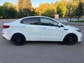 2015 Kia Rio III Рестайлинг, белый, 830000 рублей - вид 3