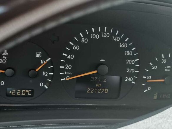 1999 Mercedes-Benz CLK-Класс 200 I (W208), серебристый, 1000080 рублей - вид 10