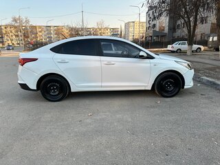 2020 Hyundai Solaris II Рестайлинг, белый, 1350000 рублей, вид 4