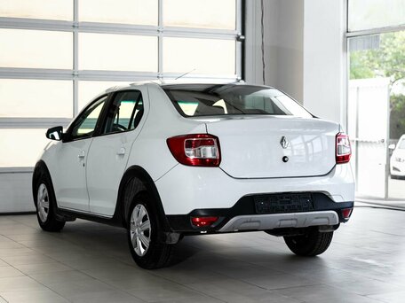 2020 Renault Logan Stepway II Рестайлинг, белый, 900000 рублей, вид 4