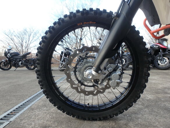2017 KTM 690 Enduro R, чёрный - вид 10