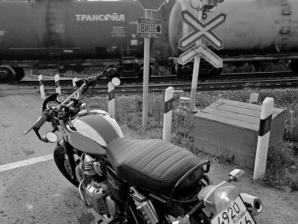 2024 Royal Enfield Interceptor 650, серебристый, 590000 рублей - вид 5