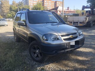2017 Chevrolet Niva I Рестайлинг, серый, 900000 рублей, вид 2