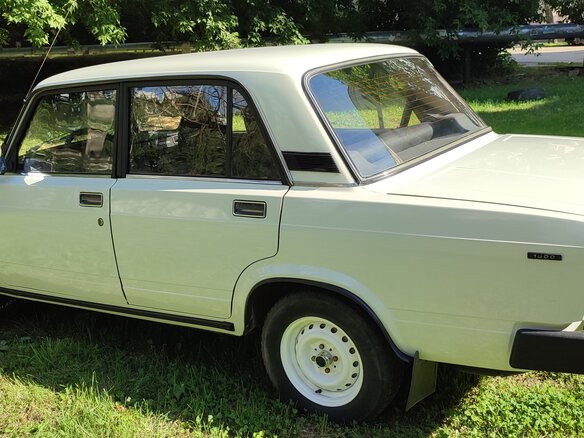 1997 Lada (ВАЗ) 2105, белый, 250000 рублей - вид 6