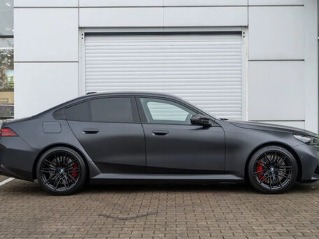 2025 BMW M5 VII (G90), серый, 26000000 рублей, вид 3