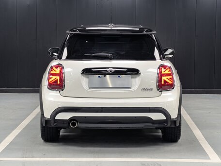 2023 Mini Hatch Cooper III (F55/F56) Рестайлинг 2, белый, 1985000 рублей, вид 4