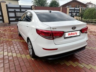 2017 Kia Rio III Рестайлинг, белый, 990000 рублей, вид 1