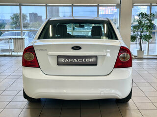 2011 Ford Focus II Рестайлинг, белый, 599000 рублей, вид 4