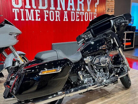 2024 Harley-Davidson Street Glide, чёрный, 3800000 рублей, вид 4