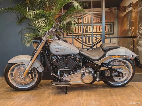 2024 Harley-Davidson Fat Boy, серый, 3300000 рублей, вид 3