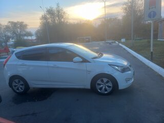 2016 Hyundai Solaris I Рестайлинг, белый, 600000 рублей, вид 2