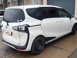 2020 Toyota Sienta II Рестайлинг, белый, 1700000 рублей, вид 3