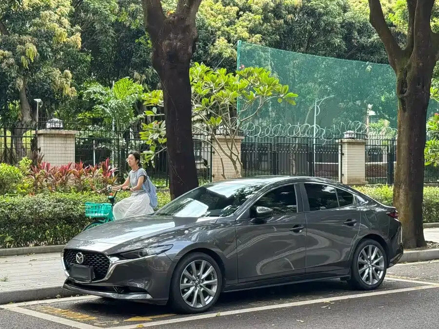 Открыть фотографии: Mazda 3 IV (BP)