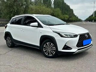2023 Toyota Yaris L X XP150 Рестайлинг, белый, 1420000 рублей, вид 3