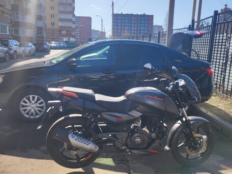 2021 Bajaj Pulsar 180, чёрный, 140000 рублей, вид 1