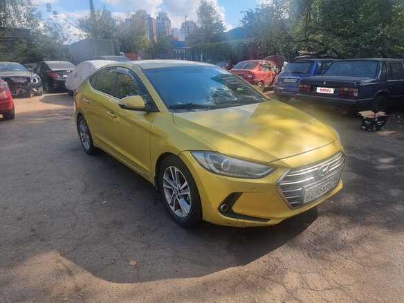 2016 Hyundai Elantra VI (AD), золотистый, 1000000 рублей - вид 2
